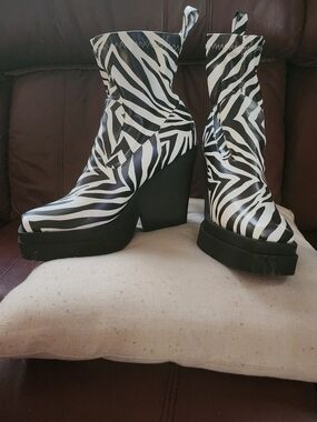 Zebra-Print Platform Ankle Boots - Black & White Size 10